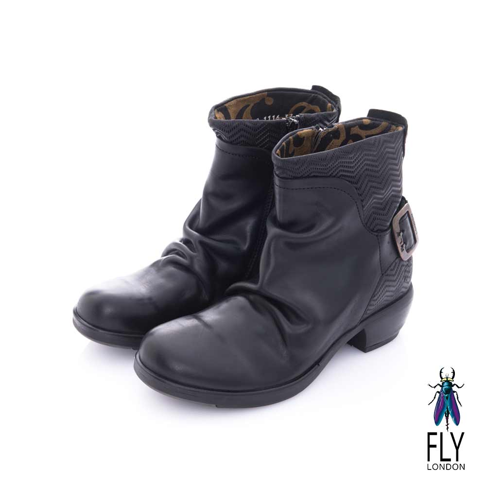 Fly London(女) 天然帥 V字波紋復古低跟中筒靴- 潮流黑
