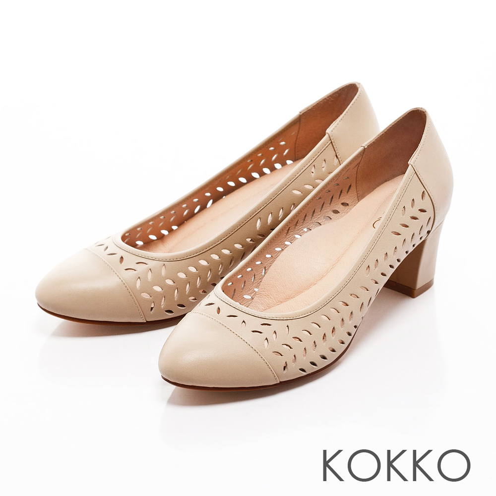 KOKKO- 尖頭雕花真皮舒壓粗高跟鞋-裸色