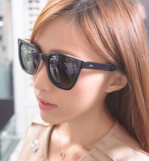 FENDI-時尚太陽眼鏡(黑配粉色)