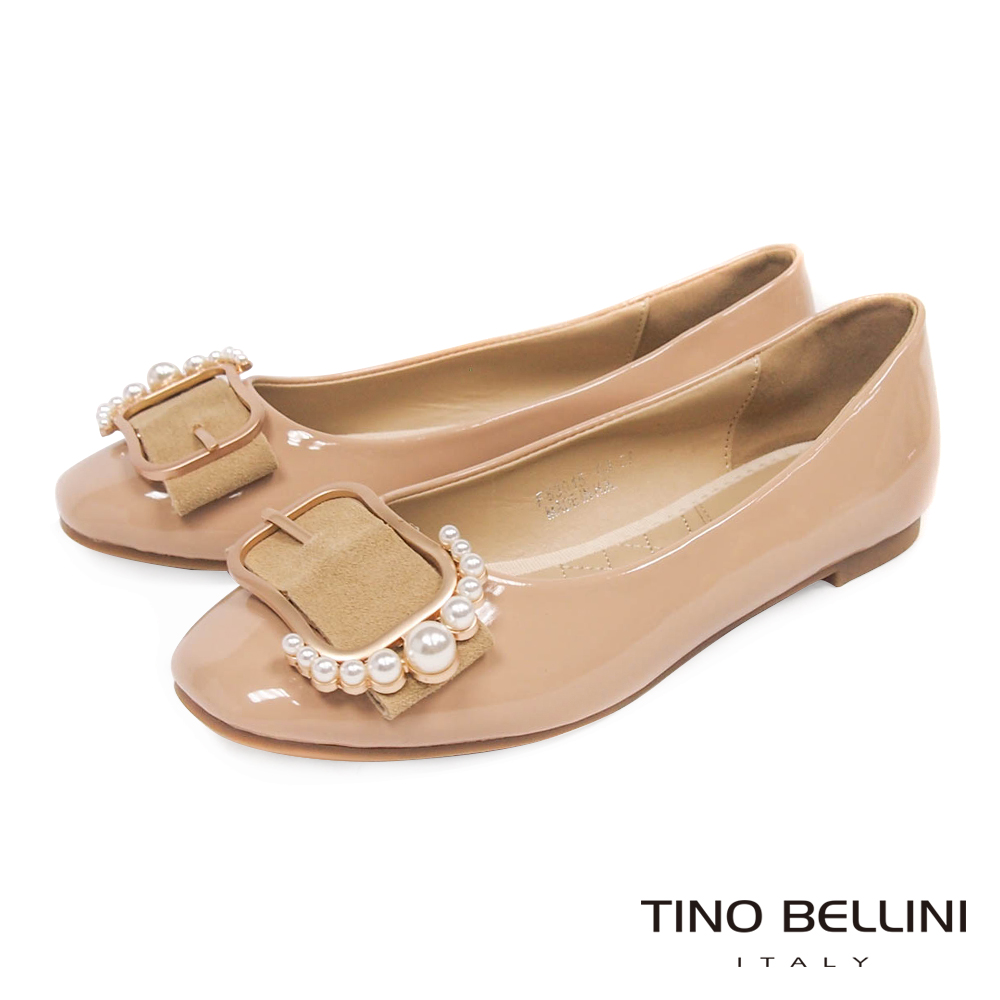 Tino Bellini 綺麗珍珠皮帶飾釦平底娃娃鞋_ 膚