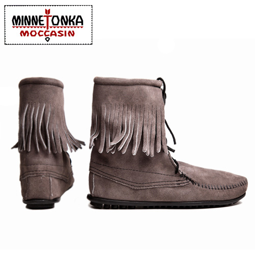 MINNETONKA-TRAMPER ANKLE經典綁帶流蘇短靴-灰色