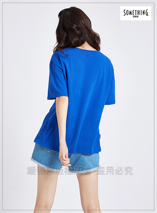 SOMETHING 摩登人趣味短袖T恤-女-藍色