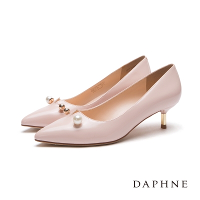 達芙妮DAPHNE-高跟鞋-珍珠串飾漆皮低跟尖頭鞋
