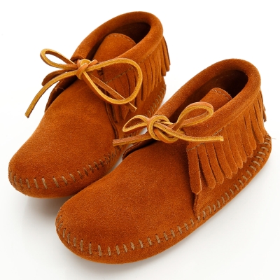 MINNETONKA 流蘇麂皮一體成型褐色短靴 童鞋 (展示品)