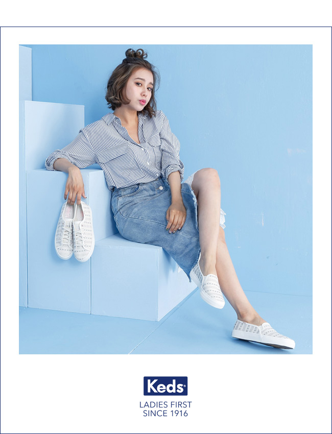 Keds KICKSTART 復古風條紋綁帶帆布鞋-奶油白