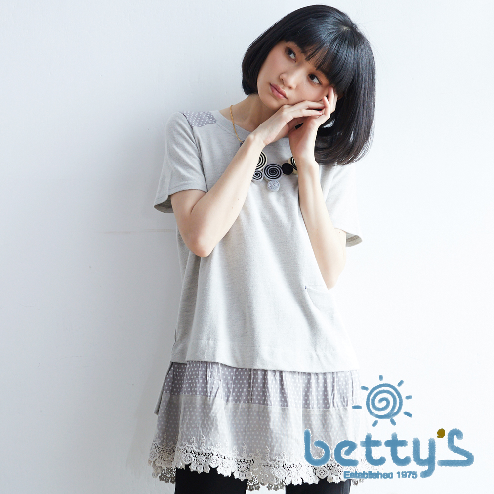 betty’s貝蒂思　圓點下擺拼接蕾絲短袖上衣(灰色)