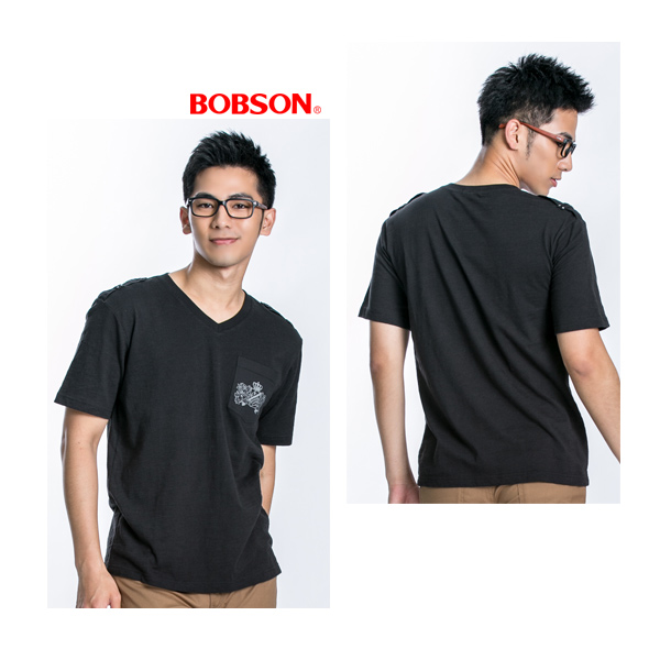 BOBSON 男款V領肩扣飾短袖上衣(黑22021-88)