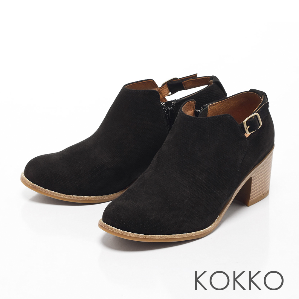 KOKKO-精品手感羊麂皮側鏤空粗跟踝靴-黑