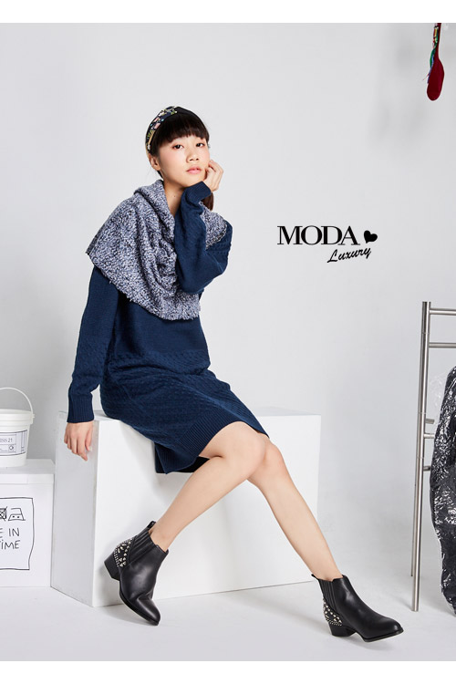 短靴 MODA Luxury 個性拼接鉚釘牛皮尖頭粗跟短靴－黑