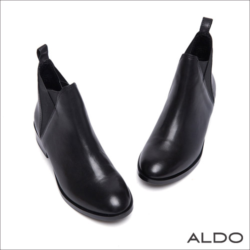 ALDO 率真個性原色真皮V字拼接粗跟短靴~尊爵黑色