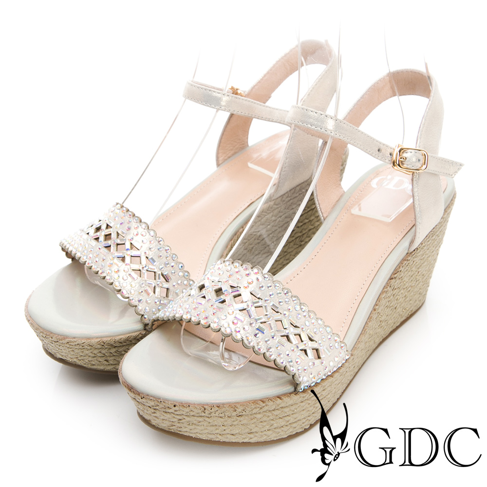 GDC-真皮水鑽簍空氣質波浪草編涼鞋-金色