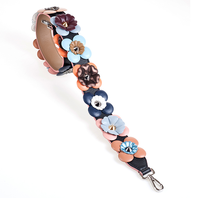 FENDI strap you系列立體雕花朵皮革銀釦肩背帶