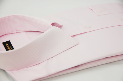 金‧安德森 粉紅色仿絲質細紋窄版短袖襯衫