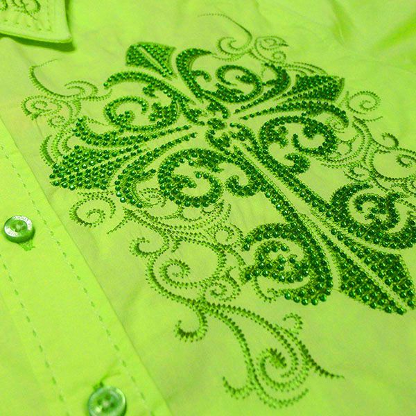 [摩達客]美國進口潮時尚設計【Victorious】徽章刺繡萊姆黃綠長袖襯衫