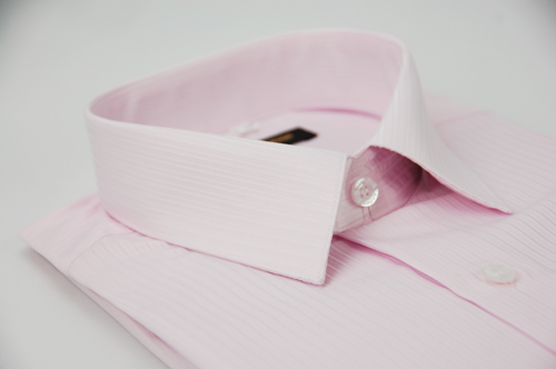 金‧安德森 粉紅色仿絲質細紋窄版短袖襯衫