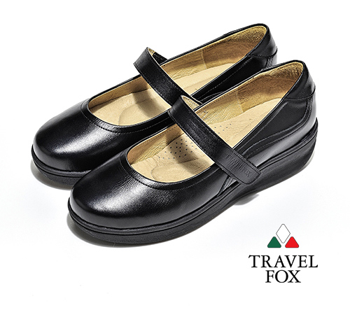 Travel Fox(女) 娃娃愛走路II 輕量牛皮微跟楔型娃娃鞋 - 乖乖黑