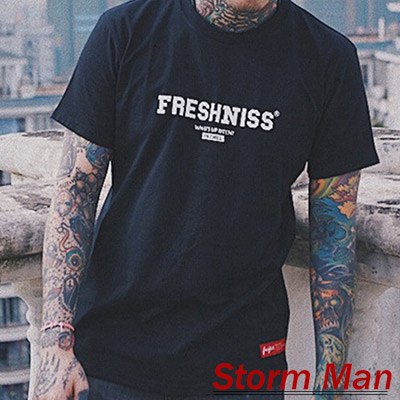 簡約字母棉質休閒短袖上衣 (共二色)-Storm Man