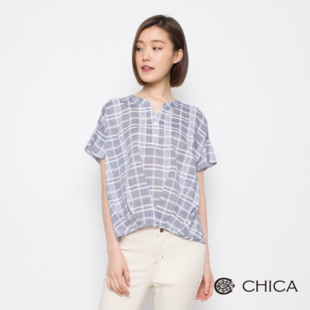 CHICA 日式清新下襬打褶開襟格紋襯衫(2色)