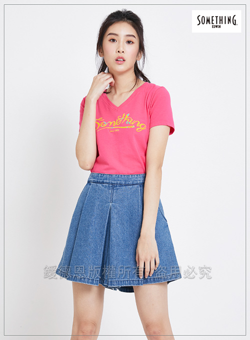 SOMETHING 熱帶花紋V領短袖T恤-女-桃紅