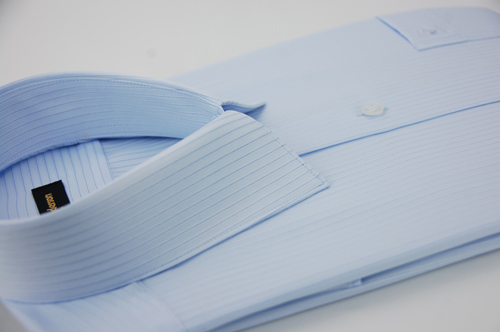 金‧安德森 藍底黑線吸排短袖襯衫