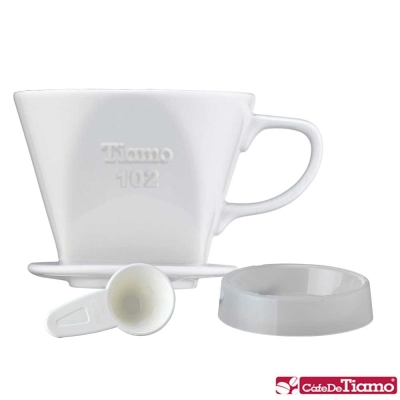 Tiamo 102陶瓷咖啡濾杯組附滴水盤量匙(白色)(HG5047)
