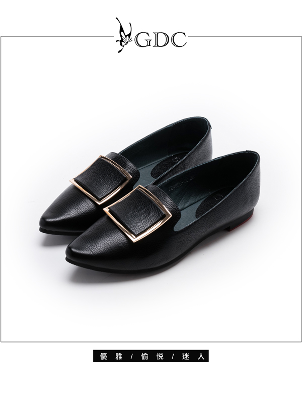 GDC-俐落特別大方釦尖頭平底鞋-黑色
