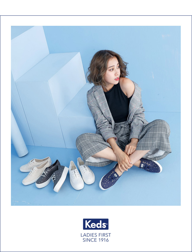 Keds TRIPLE 燙金圖騰厚底綁帶休閒鞋-深灰石