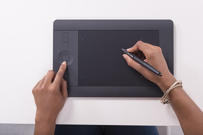 Wacom Intuos Pro 專業板Touch Small 繪圖板(黑)PTH-451