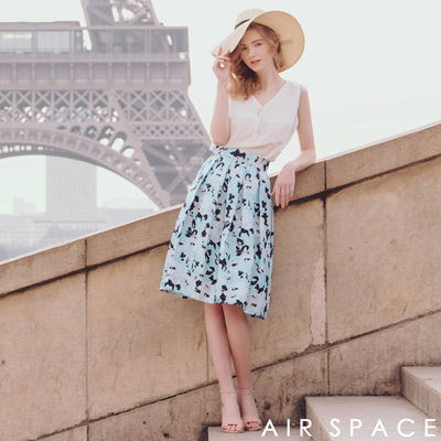 AIR SPACE 聯名渲染花朵打褶傘襬及膝裙(藍)