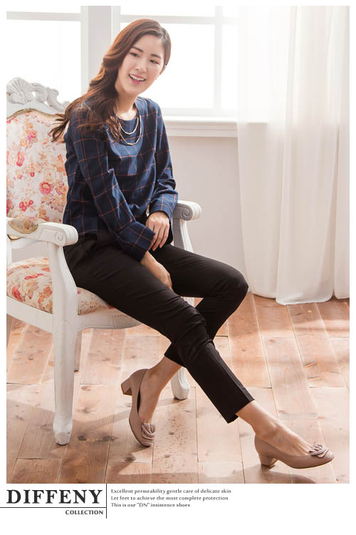 DN 都會優雅 全真皮素面簡約飾扣低跟鞋-粉