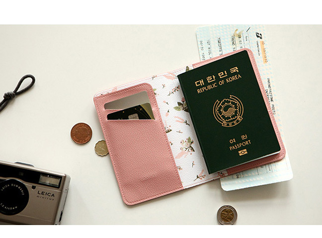 DF Queenin - 旅行的意義文青風護照夾-共4色