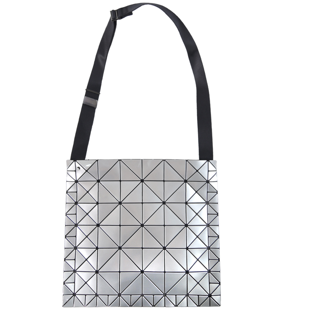 ISSEY MIYAKE 三宅一生BAOBAO大比例6X6斜背包(銀)