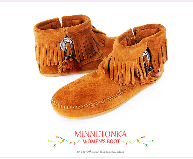 MINNETONKA 咖啡色麂皮羽毛流蘇莫卡辛 女短靴 (展示品)