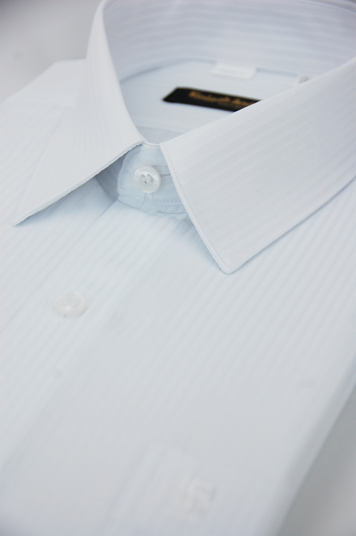 金‧安德森 白色寬紋吸排短袖襯衫
