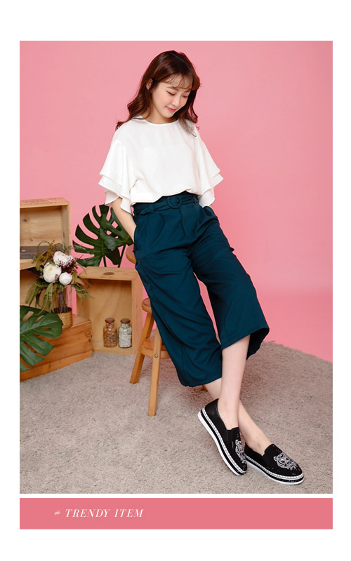 TAS 獅子造型水鑽質感休閒鞋-注目黑