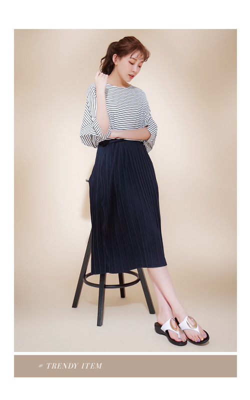 TAS 金屬圓飾寬帶夾腳拖鞋-優雅白