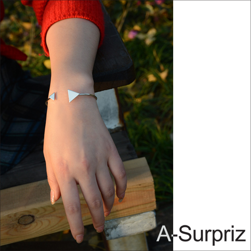 A-Surpriz 三角情懷造型開口手環(白K色)