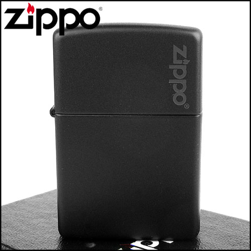 【ZIPPO】美系~LOGO字樣打火機~Black Matte黑色烤漆-寬版