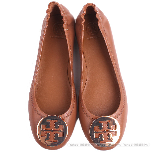 TORY BURCH 金屬盾牌飾折疊平底鞋(焦糖棕)