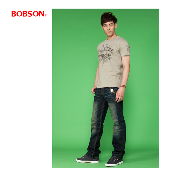 BOBSON 男款合身版印圖短袖上衣(卡其24025-72)