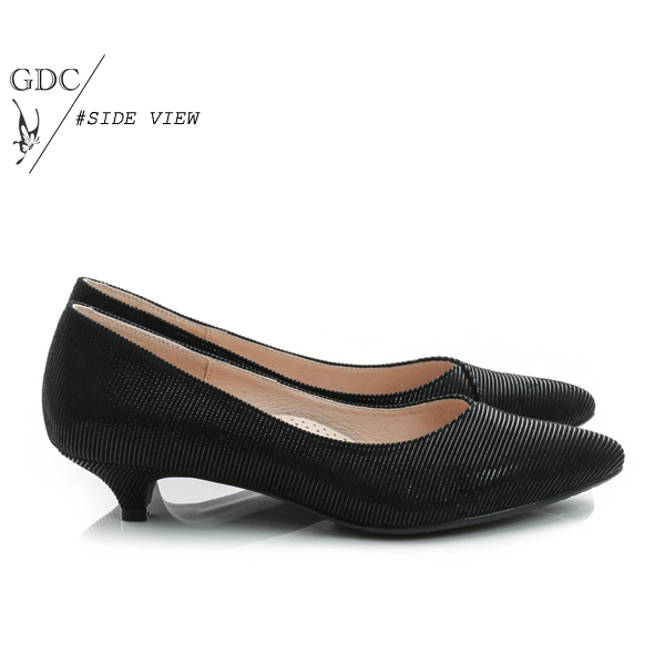 GDC-經典時尚細橫紋真皮尖頭低跟鞋-黑色
