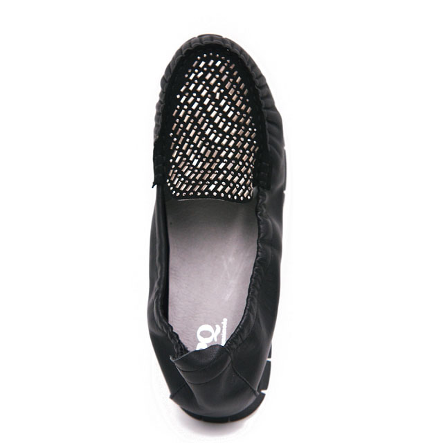 PQ 水鑽素面縫線造型休閒女鞋-黑(另有白、粉)