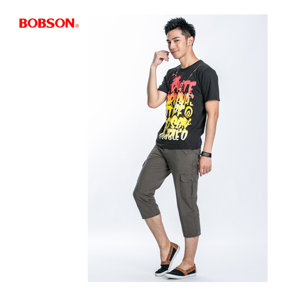 BOBSON 男款漸層字母短袖上衣(墨綠21045-46)