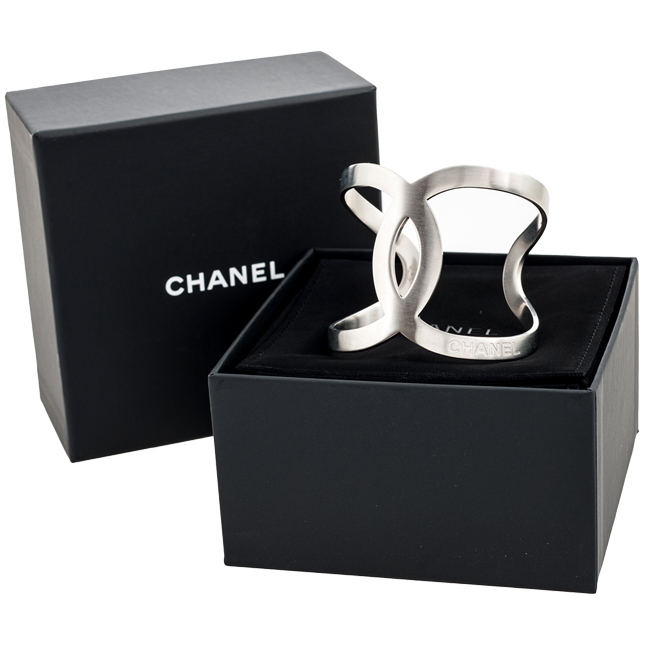 CHANEL 限定款雙C LOGO 造型手環(銀色)