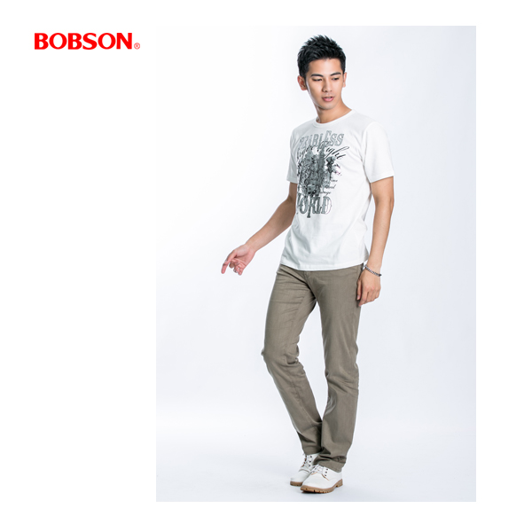 BOBSON 男款WORLD印圖短袖上衣(白81)