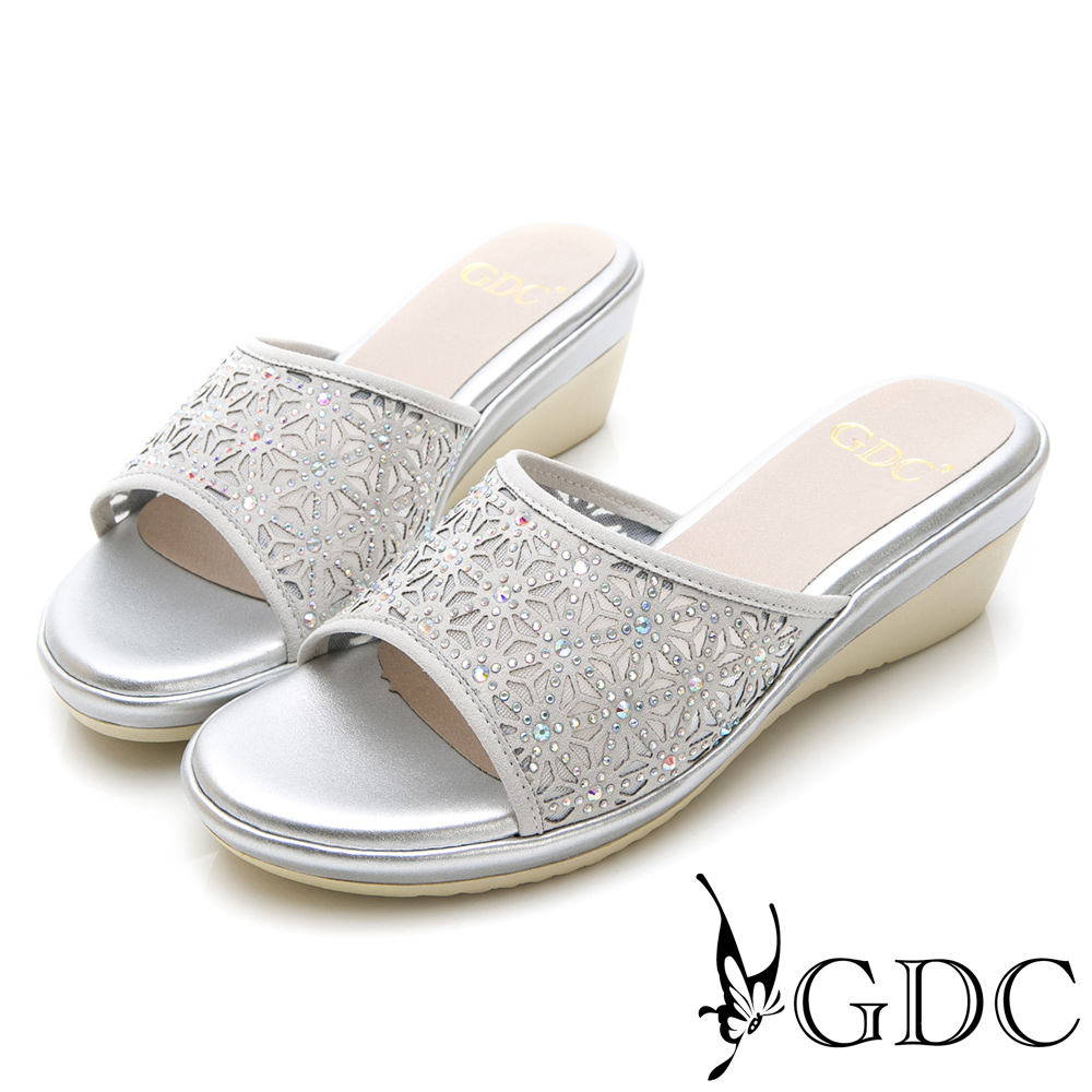 GDC-甜美花朵簍空亮面質感楔型拖鞋-灰色