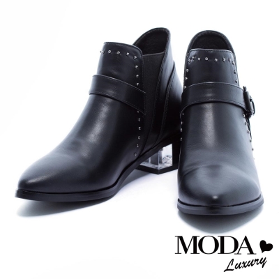 短靴 MODA Luxury 率性鉚釘繞帶尖頭粗跟短靴－黑