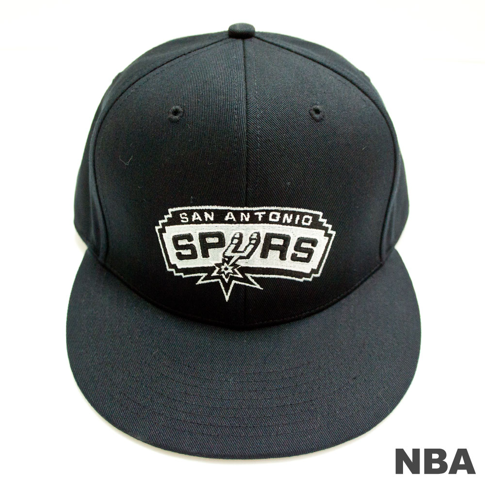 NBA-聖安東尼奧馬刺隊LOGO款可調式嘻哈帽-黑