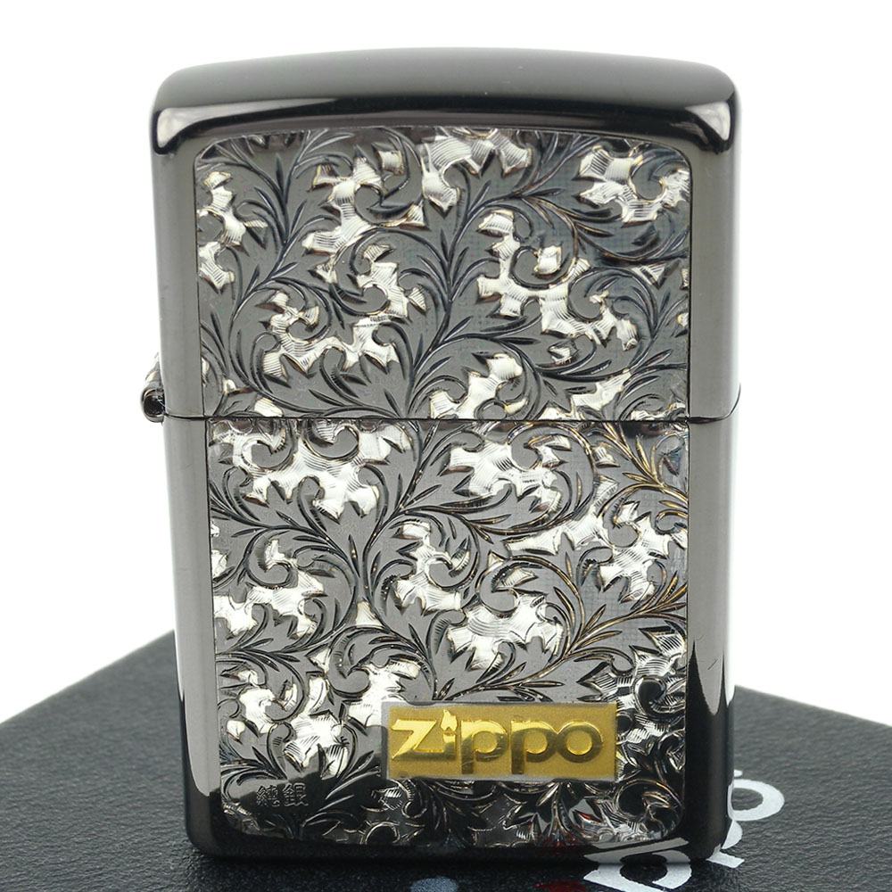 ZIPPO 日系~黑冰鍍鈦-唐草雕花純銀貼片打火機-銀黑貼片款| 打火機/菸具