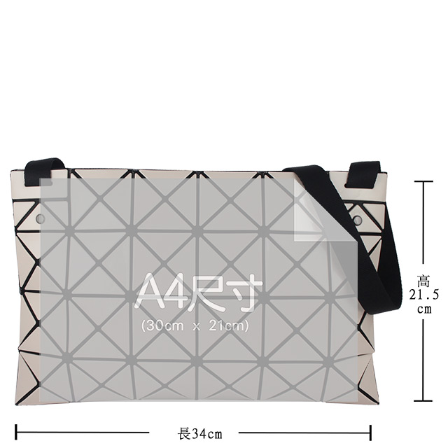 ISSEY MIYAKE 三宅一生BAOBAO亮面方格4x6斜背包(米色/大)